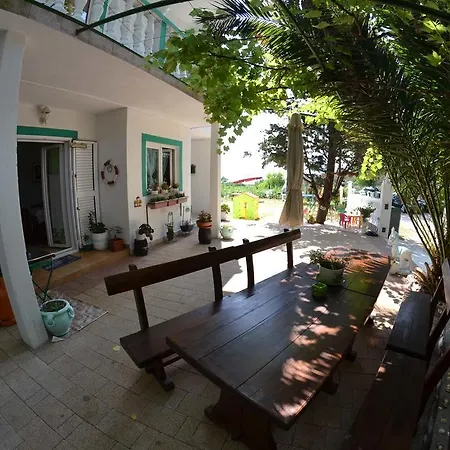 Apartmani Jenny I Tania Lopar Exterior photo