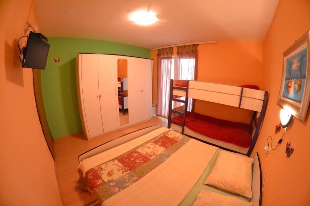 Jenny I Tania Apartment Lopar